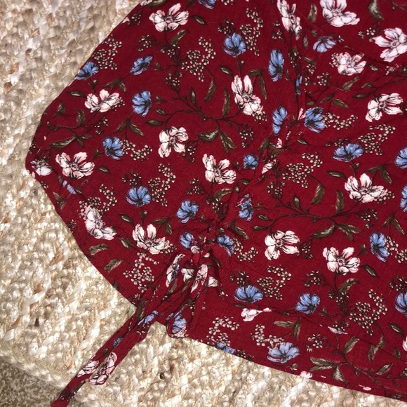 American Eagle Floral Print Tied Top - Picture 3 of 3